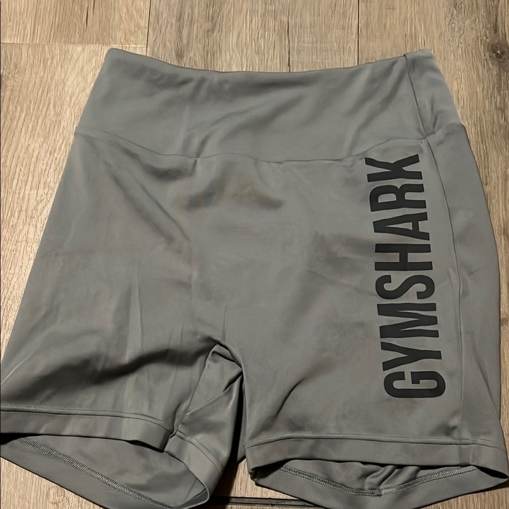 Gymshark Gray Athletic Shorts Moisture-Wicking Mid-Thigh